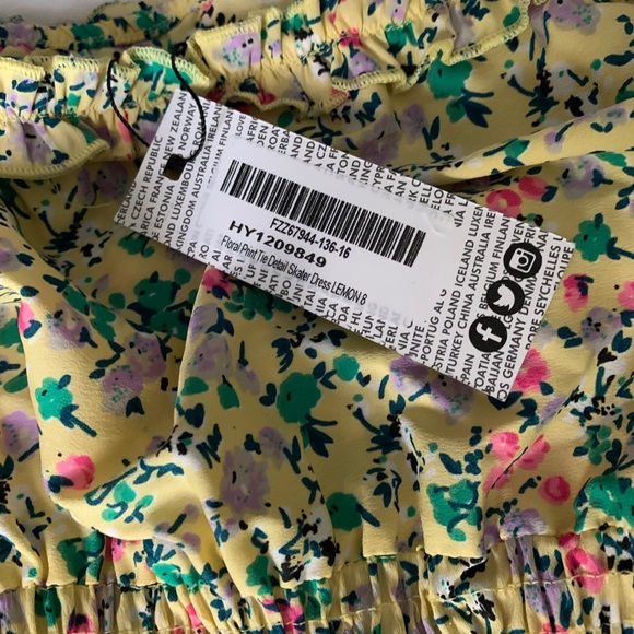 Boohoo Floral Dress - Picture 5 of 6